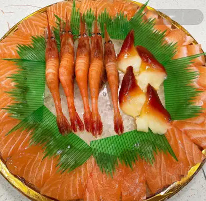 三文鱼甜虾拼北极贝