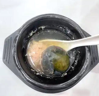 皮蛋肉饼瓦罐汤(现做煨制八小时)