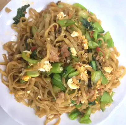 鸡蛋肉沫炒面